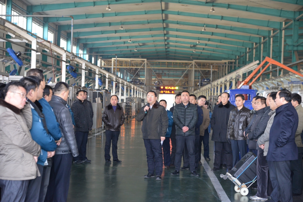 兴发娱乐集团举行中层向导干部现场观摩活动